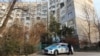 Алматыда тогуз кабаттуу имараттын жанынан аялдын жана анын эки баласынын сөөгү табылган.
