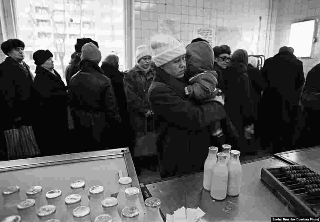 Очередь за молоком в Минске, 1991 год