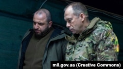 Головнокомандувач ЗСУ Олександр Сирський (п) із міністром оборони України Рустемом Умєровим