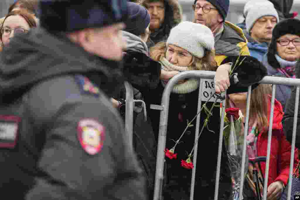 Власти ограничили интернет-связь в районе храма, где проходило отпевание Навального. Так же происходило во время протестов 2019 года