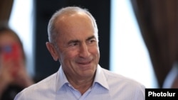 Armenia - Former President Robert Kocharian arrives for a news conference in Yerevan, September 28, 2022.