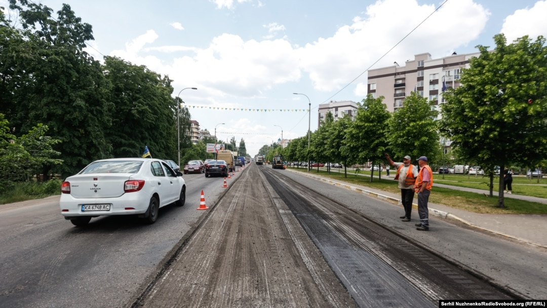 Ista ulica u Buča. U martu 2023. počeli su radovi popravke prometnica.