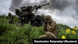 ISW пише, що у середовищі військових блогерів РФ пишуть, що російським військам «не вистачає ротацій і підкріплень на Запорізькому фронті та на південь від Бахмута, що заважає військам РФ відвоювати втрачені позиції»