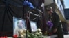 Евгений Пригожин жана Дмитрий Уткиндин элесин эскерүү үчүн коюлган сүрөттөр. Новосибирск шаары. 