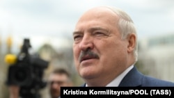 Олександр Лукашенко заявив, що  хтось нібито «дає команду президенту України Володимиру Зеленському втягнути Білорусь у війну»