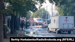 Рятувальники та поліцейські працюють на місці російського обстрілу Костянтинівки, Донецька область, Україна, 6 вересня 2023 року. Фото ілюстративне