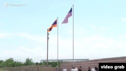 Հայաստանի և ԱՄՆ դրոշները Երասխում կառուցվող մետաղաձուլական գործարանի տարածքում, հունիս, 2023թ.