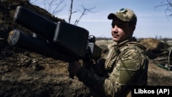 Український військовий із антидроновою зброєю, архівне фото
