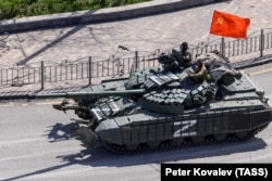 Російська військова техніка в Маріуполі, квітень 2022 рік
