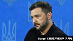 Президент України Володимир Зеленський дозволив іноземцям та особам без громадянства служити в ЗСУ на офіцерських посадах