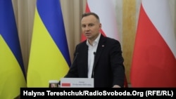 11 січня під час візиту до Львова Анджей Дуда повідомив, що Польща ухвалила рішення про передачу Україні танків Leopard