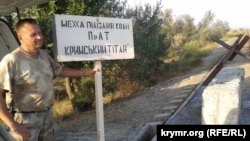 Активісти «кримського майдану» блокують залізничний шлях на завод «Кримський титан», 28 вересня 2015 року