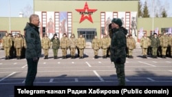 Глава Башкортостана Радий Хабиров (слева)
