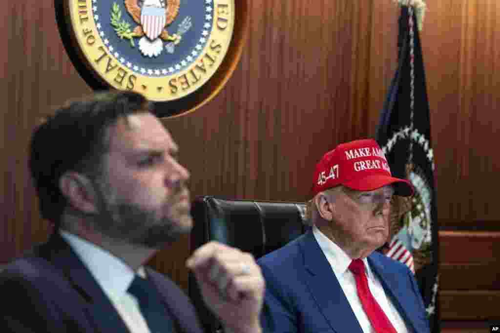Президент Дональд Трамп (справа) и вице-президент Джей Ди Вэнс в Белом доме, 21 июня 2025 года, Вашингтон. Белый дом через AP