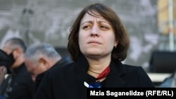 ელენე ხოშტარია მამუკა მდინარაძეზე დაწერილი ფეისბუკპოსტის გამო დააჯარიმეს.