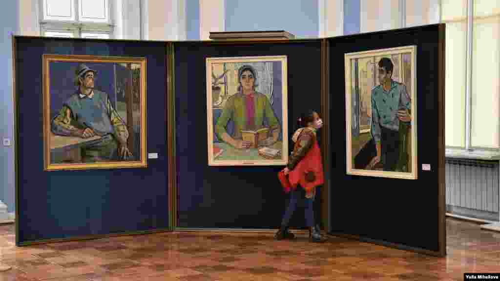 5 noiembrie – Expoziția „1963 - an critic în cariera pictoriței Valentina Rusu Ciobanu”. Muzeul Național de Istorie a Moldovei a găzduit o expoziție dedicată unui tablou care a marcat cariera artistică a pictoriței Valentina Rusu Ciobanu. Artista a încetat din viață pe 1 noiembrie, la câteva zile după ce a împlinit vârsta de 101 ani. Expoziția a fost vernisată pe 30 octombrie. Valentina Rusu-Ciobanu s-a născut la 28 octombrie 1920, la Chișinău, și este una din cele mai cunoscute și îndrăgite artiste plastice din Republica Moldova.
