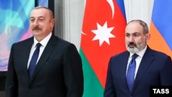 Илхам Алиев жана Никол Пашинян.