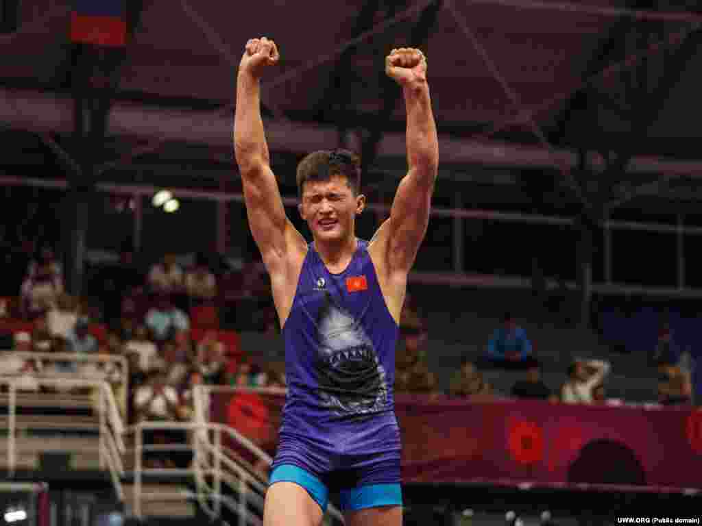 Грек-рим күрөшү боюнча 17 жашка чейинкилер арасында Азия чемпиону Асан Жанышов. Ал финалда (80 кг ) ирандык Сейед Реза Хамид Азаршабды 6:5 эсебинде утту. Жанышов финалга чейин түштүк кореялык Джёнхан Джин (9:0) жана индиялык Мохит Хохарды (10:7) жеңип алган.