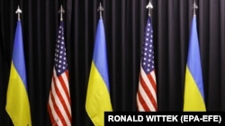 Напередодні президент США Дональд Трамп повідомив, що президент України Володимир Зеленський, ймовірно, відвідає Сполучені Штати 28 лютого, і сторони мають підписати угоду щодо корисних копалин