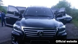 Обстрелянный автомобиль губернатора Сюника, 21 мая 2015 г․