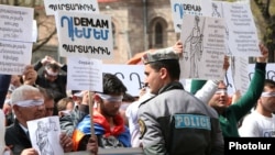 Պարտադիր կուտակայինի դեմ բողոքի ցույց Երևանում, մարտ, 2014թ․