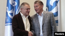 Президент «Динамо» Ігор Суркіс (ліворуч) призначив Олега Блохіна головним тренером команди наприкінці вересня 2012 року