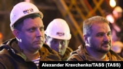 «Міністр» Олександр Тимофеєв (праворуч) разом із ватажком угруповання «ДНР» Олександром Захарченком