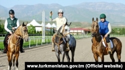 Gurbanguly Berdimuhamedow, ogly Serdar we agtygy Kerimguly 