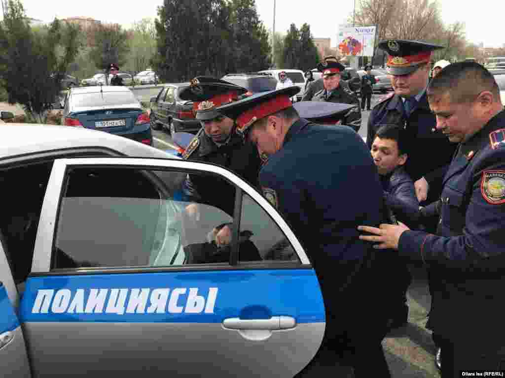Казакстандагы Чымкент шаарында 2019-жылы 22-марттагы Нооруздан бир көрүнүш.