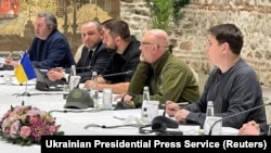 За словами Умєрова, у кожній переговорній групі Україна «вела і веде перемовини»
