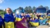 Друга група колишніх полонених у межах нового масштабного обміну повернулася в Україну 10 червня (на фото)