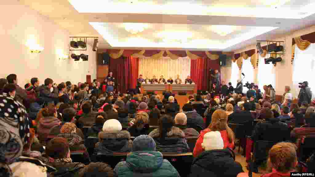 "Адмирал"да зыян күрүчеләр түрәләр белән очрашты