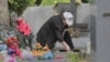 На магіле Быкава ў дзень ягоных народзінаў. Фотафакт