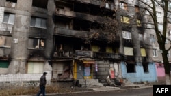 Ілюстративне фото. Пошкоджений внаслідок обстрілів будинок у Шахтарську Донецької області. Грудень 2014 року