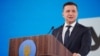Президент України Володимир Зеленський пояснив боротьбу з олігархами словами «Україна дає здачі»