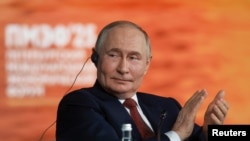 Ресей президенті Владимир Путин форум кезінде. 20 маусым 2025