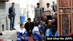 حدود ۱۳ میلیون مسلمان اویغور و گروههای دیگر مسلمان در استان شینجیانگ چین زندگی میکنند.