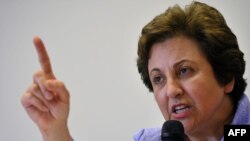 شیرین عبادی، از منتقدان سرسخت جمهوری اسلامی، بنیانگذار کانون مدافعان حقوق بشر است که در «جنگ سایبری» مورد حمله نیروهای امنیتی ایران قرار گرفته است. 