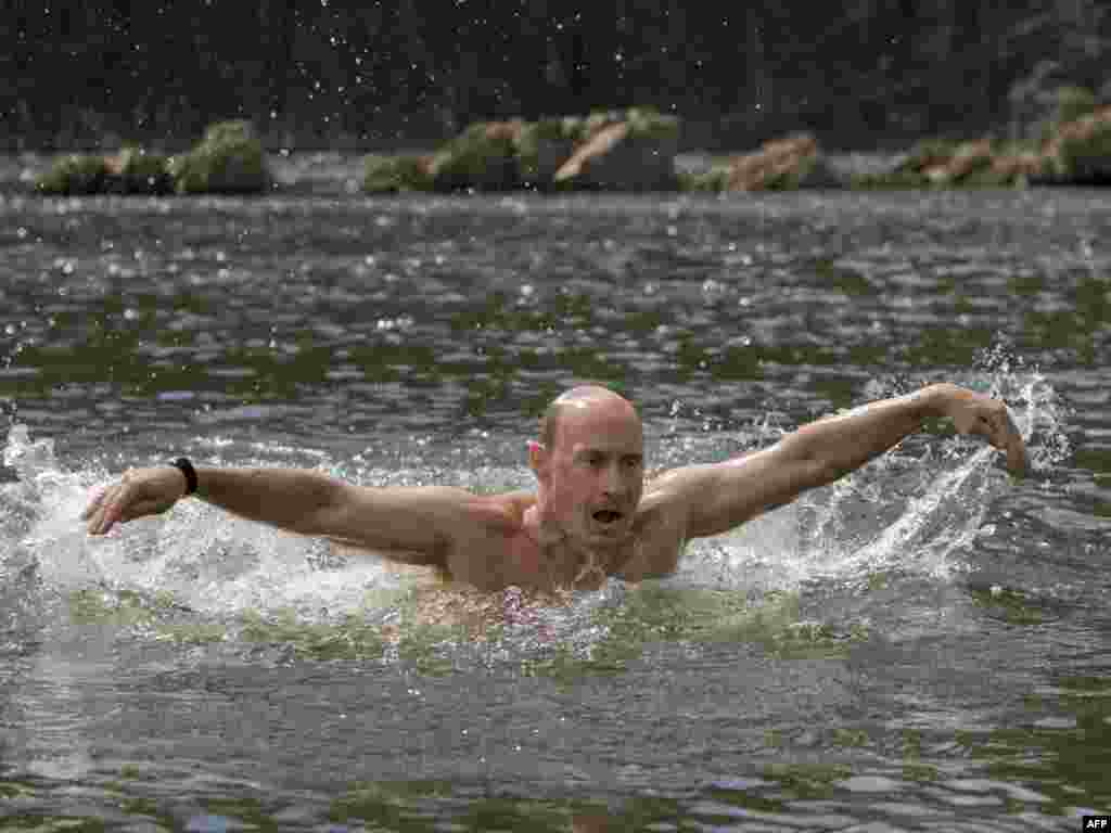 2009-cu il. Putin Sibirdə istirahət zamanı.