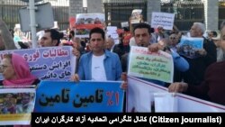 تصاویری که از تجمع کارگران منتشر شده است نشان می‌دهد که آنها به افزایش قیمت‌ها و تورم معترضند.