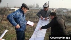 Долбоорлоо учурунда тартылган сүрөт. Ош шаары, Ак-Буура дарыясынын жээги.