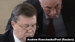 Президент Віктор Янукович (ліворуч) і прем’єр Микола Азаров. Київ, 13 грудня 2013 року