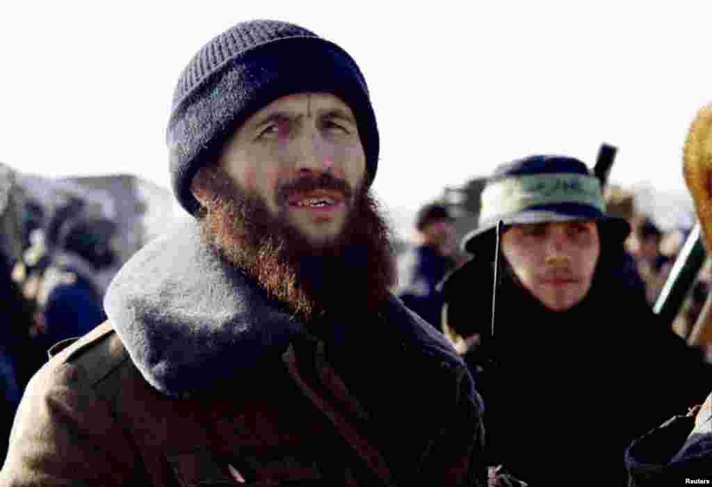 Дагестанерчу Кизляр-гӀала чу бахначу нохчийн тӀемалойн тобанан хьалханча Радуев Салман 1996-чу шарахь дечкен-беттан 10-чу дийнахь Первомайское олучу юьртахь закъалтхой чохь болчу автобусна хьалха лаьтташ ву. 160 гергга закъалтхо вара гӀаттамхоша шайн карахь латтош, Нохчийчу