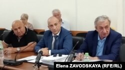 По словам Эшсоу Какалия (в центре), на данный момент нет оснований для возбуждения уголовного дела