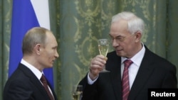 Микола Азаров і Володимир Путін, Київ, 27 жовтня 2010 року