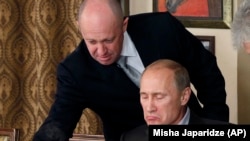 Євген Пригожин (л) і Володимир Путін, архівне фото, 2011 рік