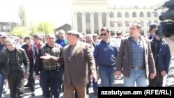 В Гюмри к антиправительственному шествию присоединился экс-мэр города Вардан Гукасян, 25 апреля 2018 г․ 