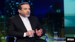 عباس عراقچی در این سفر پیام حسن روحانی را به امانوئل مکرون خواهد داد.