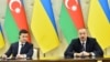 Президент України Володимир Зеленський (зліва) та президент Азербайджану Ільхам Алієв взяли участь у спільній прес-конференції в Баку, 17 грудня 2019 року