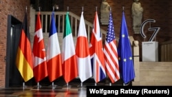 За словами дипломатки, для G7 важливо працювати разом над посиленням підтримки України та «продовжувати тиснути на Росію»